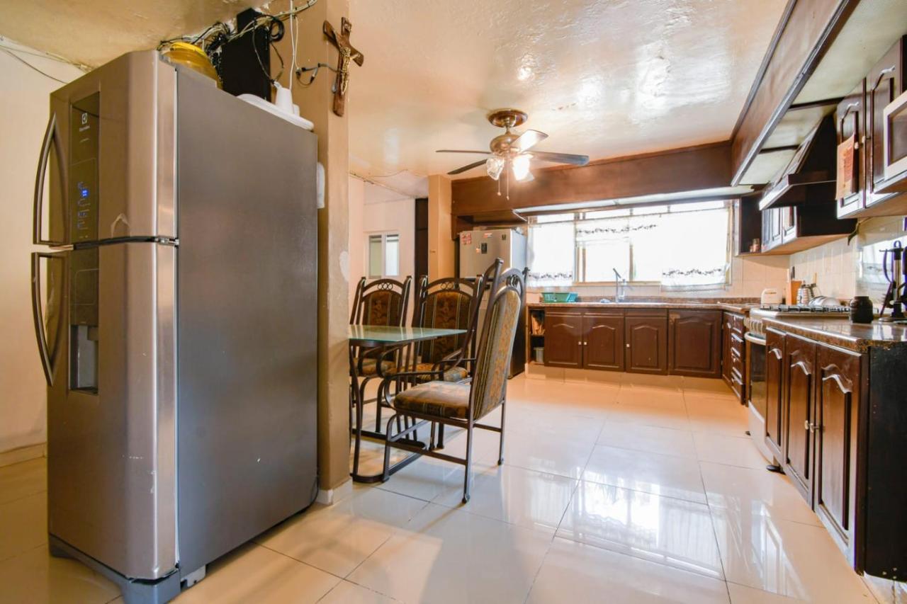 Hostal Vitta Guadalajara Buitenkant foto