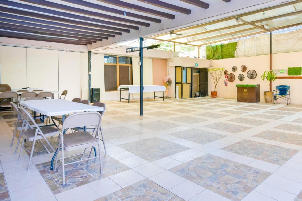Hostal Vitta Guadalajara Buitenkant foto
