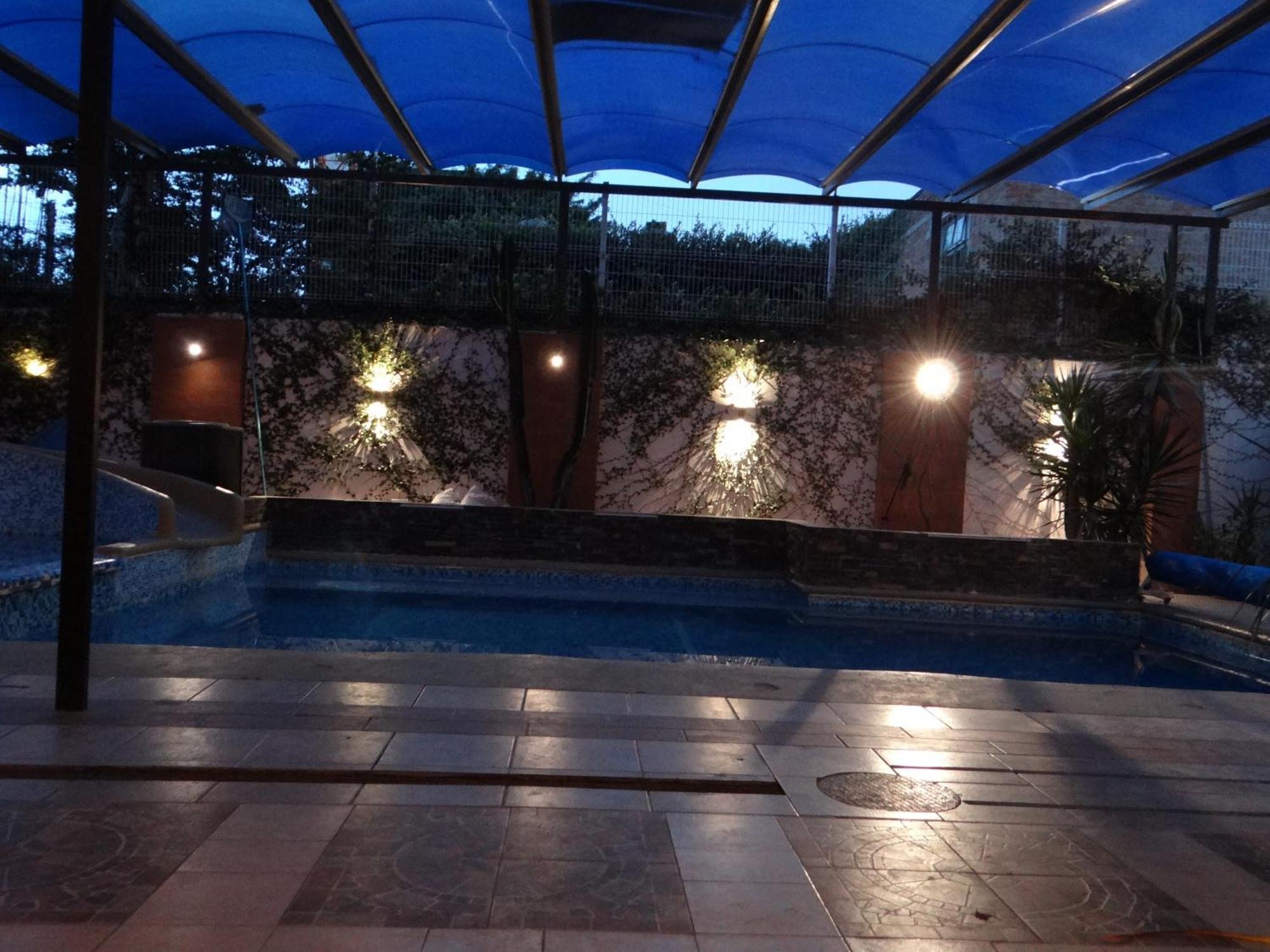 Hostal Vitta Guadalajara Buitenkant foto