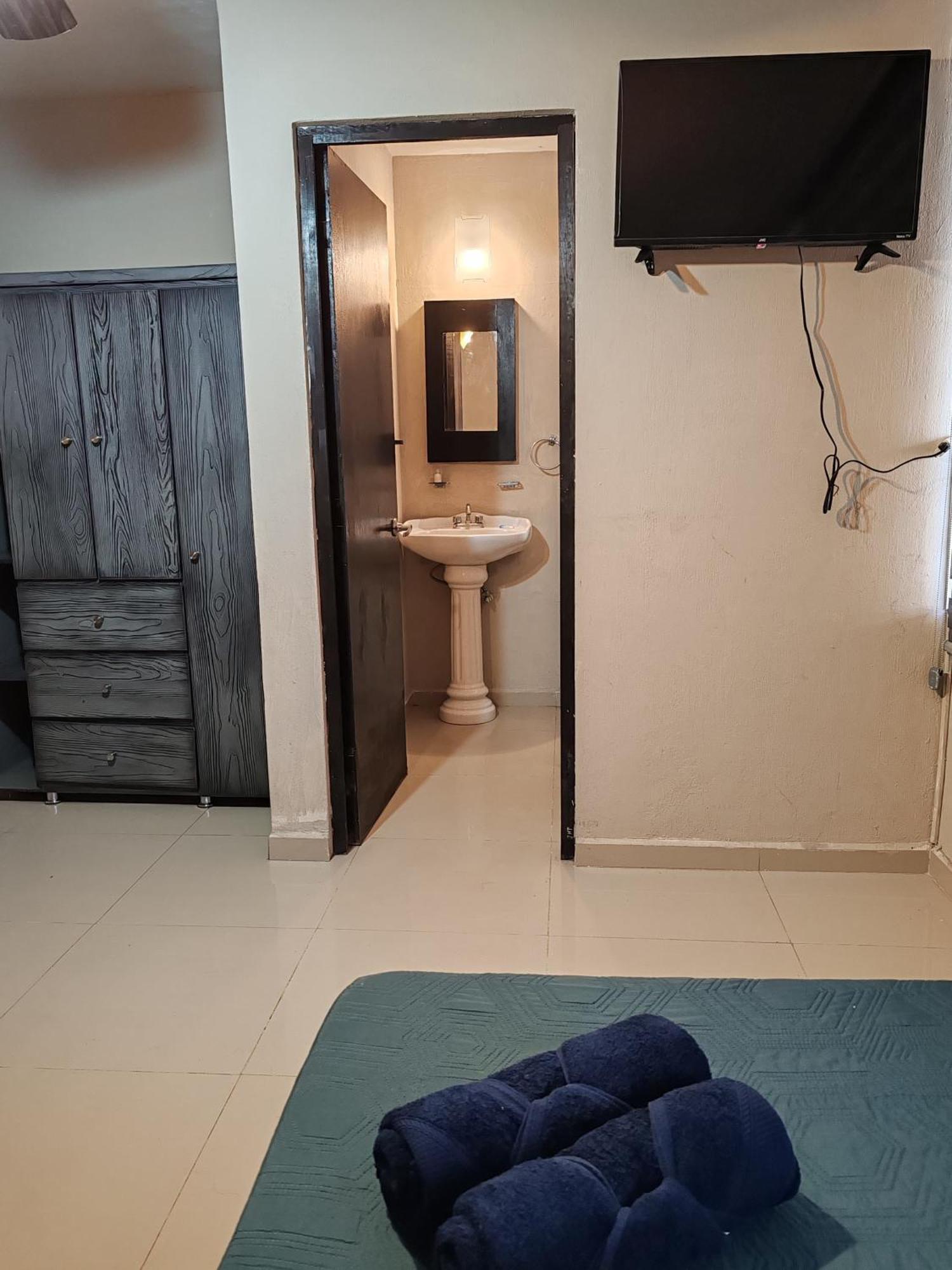 Hostal Vitta Guadalajara Buitenkant foto